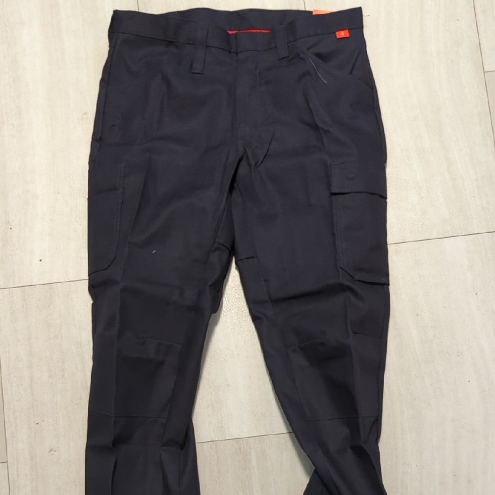 Utility Black Cargo Pants with Durable Fabric